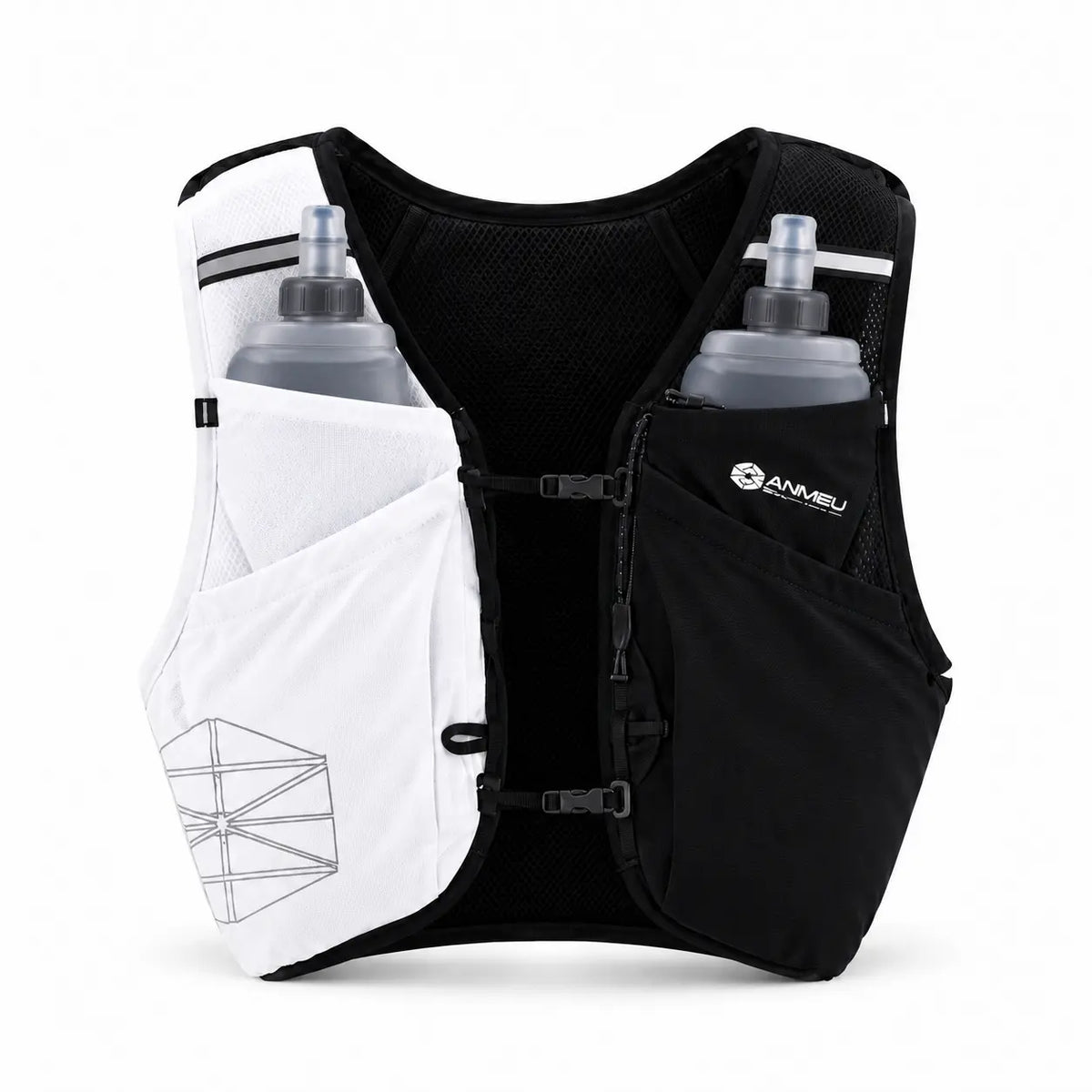 gilet d'hydratation 12L de couleur noir et blanc vue de face avec 2 flasques dans les poches 