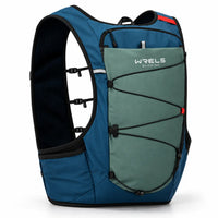 sac trail 10L bleu et verte vue de derriere en 3/4