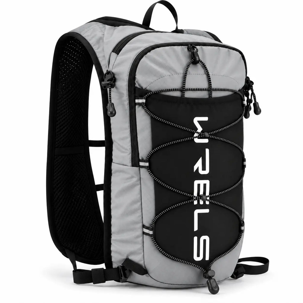 sac trail 10L multi-points de couleur gris vue de derriere en 3/4