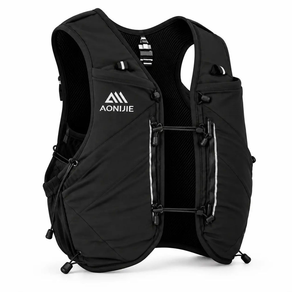 sac ultra trail 12L de couleur noir vue de de face de 3/4